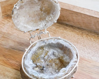 Geode ring box SILVER plated hardware. agate jewelry holder. natural stone wedding engagement ring box.