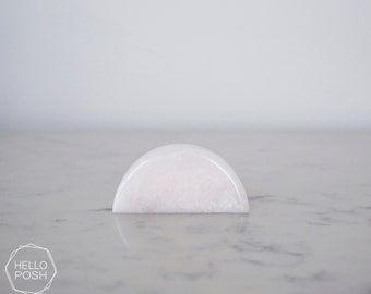 Porte-cartes demi-lune en onyx rose : déco de mariage
