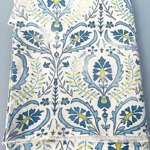 Linen fabric remnant- Le Gracieux Hand produced linen, Discounted fabric- 100% linen floral print- blue & green floral- 4 yards linen fabric