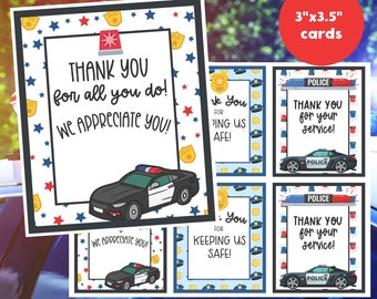Puede incluir: Etiquetas de regalo imprimibles con un diseño de coche de policía. Las etiquetas dicen "¡Gracias por todo lo que haces! ¡Te apreciamos!" y "¡Gracias por tu servicio!" Las etiquetas miden 7,6 cm por 8,9 cm.