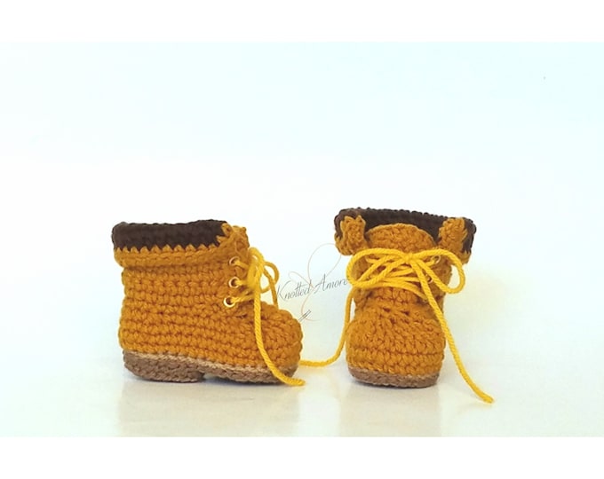 Crochet baby work boots, unisex baby boots, baby booties, baby tool belt, baby announcement, crib shoes, knit booties, crochet baby shoes