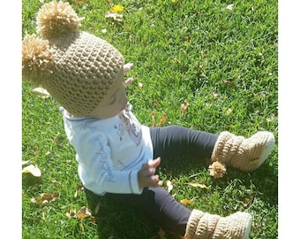 Crochet double pom pom baby hat and booties, pom pom boots, baby booties, baby girl hat, baby girl gift, winter hat, baby announcemment