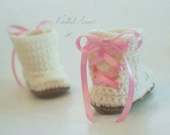 Crochet booties, ugg boots, baby girl, baby girl boots,photo prop, newborn, baby shower gift, infant shoes, baby announcement, crib shoes