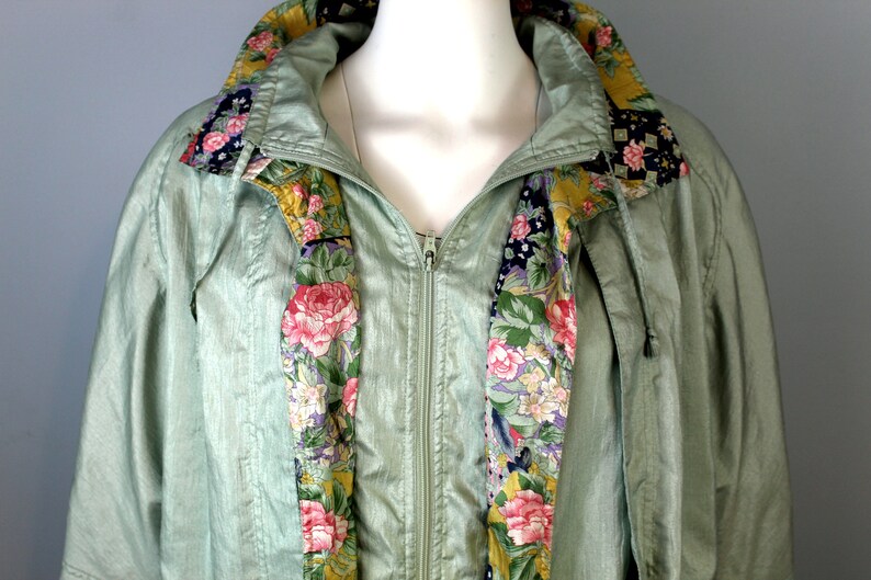 Floral Windbreaker 80s Vintage Jacket Light Green Wind Coat Long Jacket Flower Pattern Tracksuit Top Colorful Windbreakers Women 1980s Style