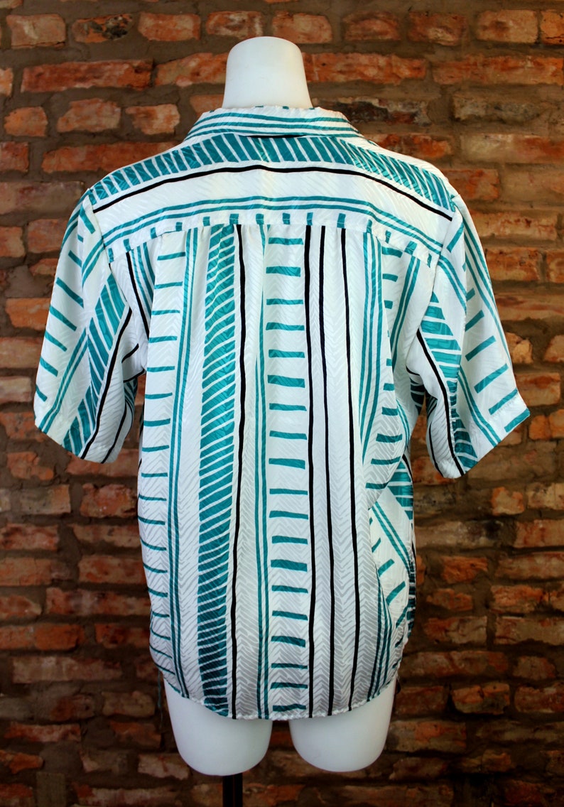 80s Short Sleeve Blouse Women Large Funky Stripes Pattern Top Retro Secretary Blouse Flowy Silk Button Up Vintage Collar Shirt Hipster Style