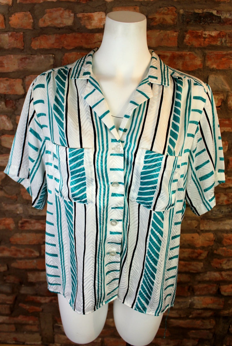 80s Short Sleeve Blouse Women Large Funky Stripes Pattern Top Retro Secretary Blouse Flowy Silk Button Up Vintage Collar Shirt Hipster Style