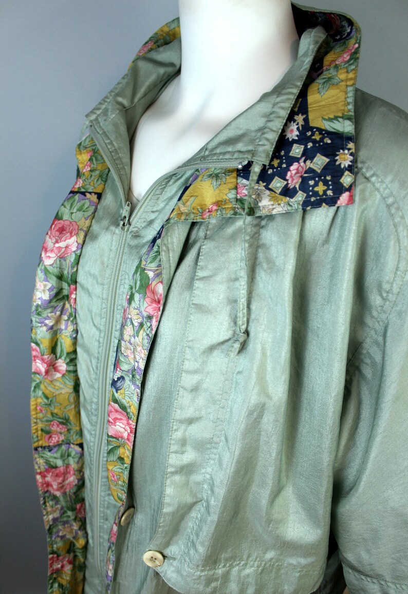 Floral Windbreaker 80s Vintage Jacket Light Green Wind Coat Long Jacket Flower Pattern Tracksuit Top Colorful Windbreakers Women 1980s Style
