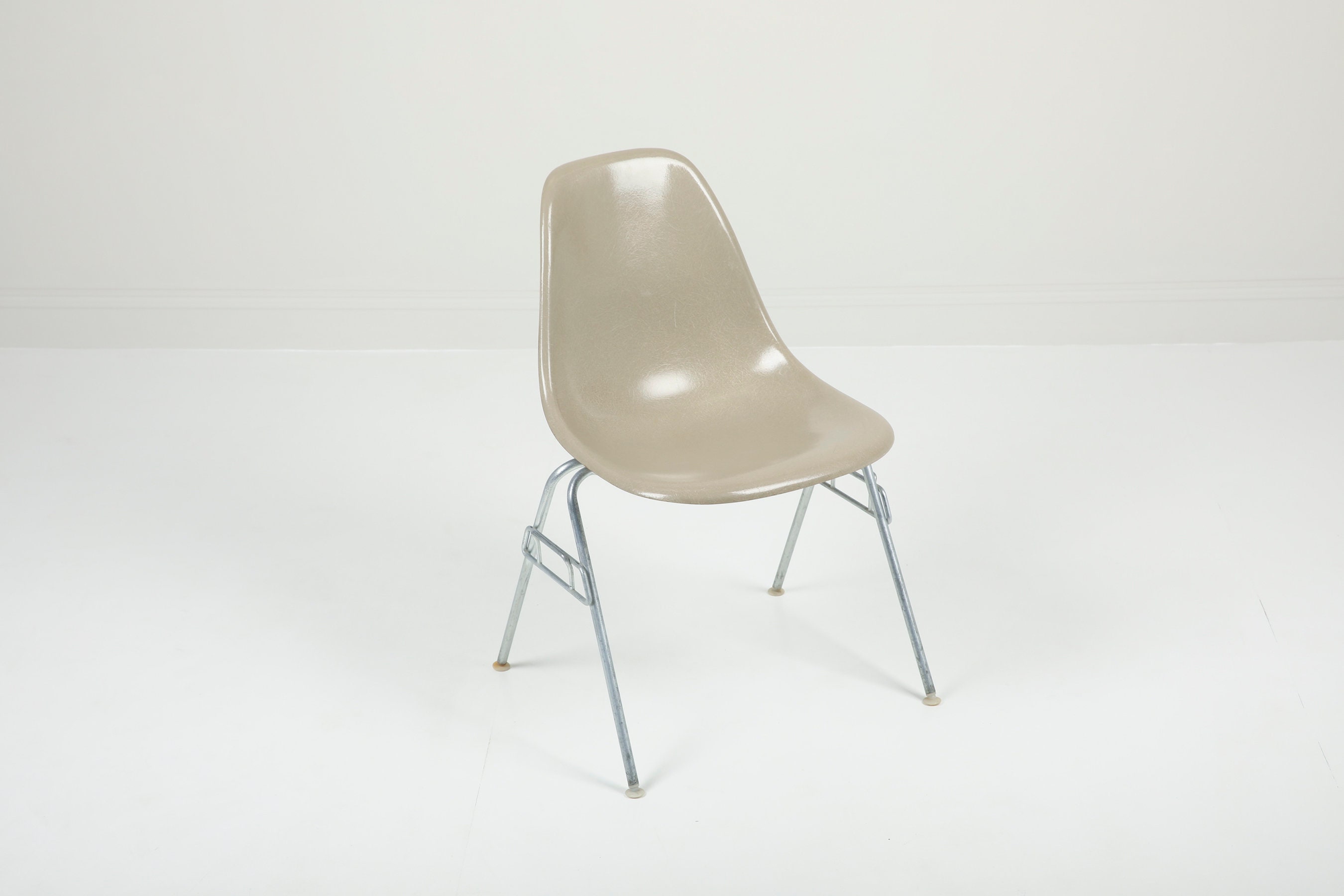 Set of 4 Vintage Herman Miller Eames Fiberglass Shell Chairs