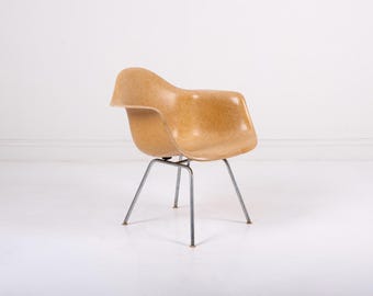 Early Herman Miller Zenith Eames Fiberglass LAX Lounge Chair