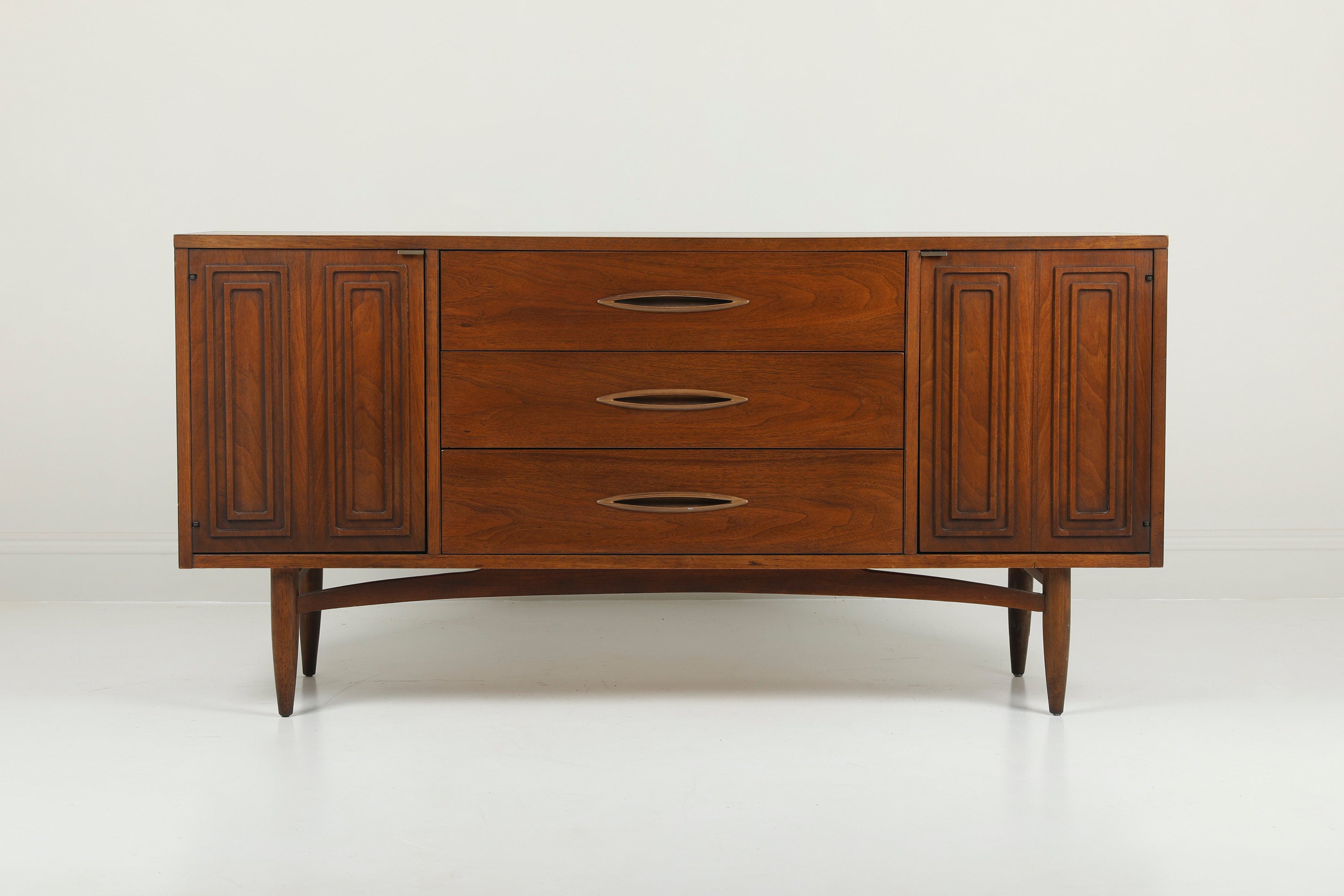 Mid Century Modern Broyhill Sculptra Credenza
