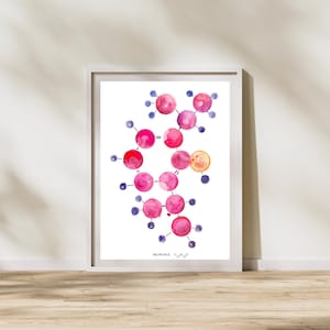 Può includere: Dipinto ad acquerello incorniciato di una molecola di propofol. La molecola è raffigurata con cerchi rosa e rossi collegati da linee, con accenti blu e gialli. La parola "PROPFOOL" e la formula chimica sono in basso.