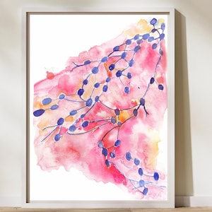 Può includere: Dipinto ad acquerello incorniciato. L'opera presenta un vibrante lavaggio ad acquerello rosa e giallo. Sottili rami blu con piccoli dettagli blu rotondi sono dipinti sopra il lavaggio, creando un tema botanico.