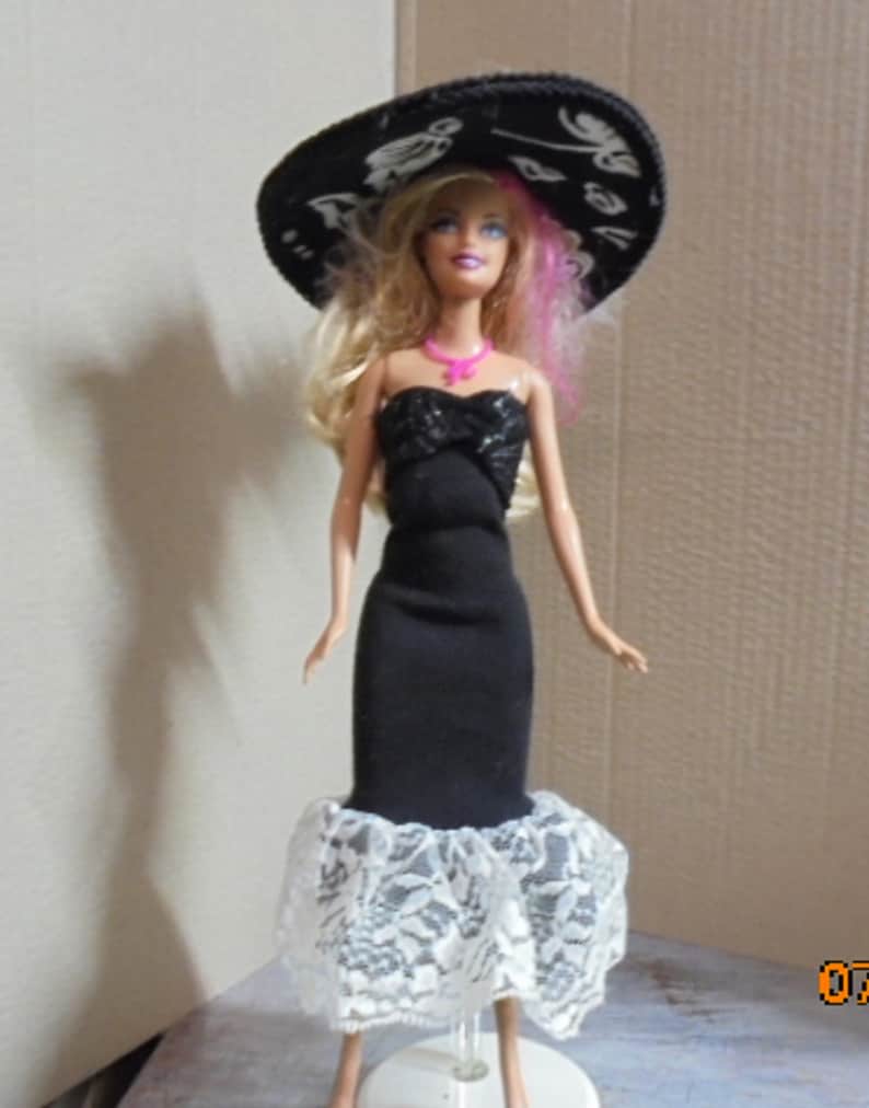 Barbie Dress for a great outfit Barbie is Dreess to step out in this lovely set and Hat