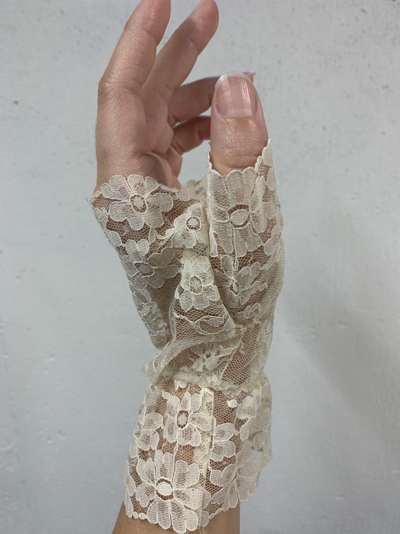 1980’s lace gloves