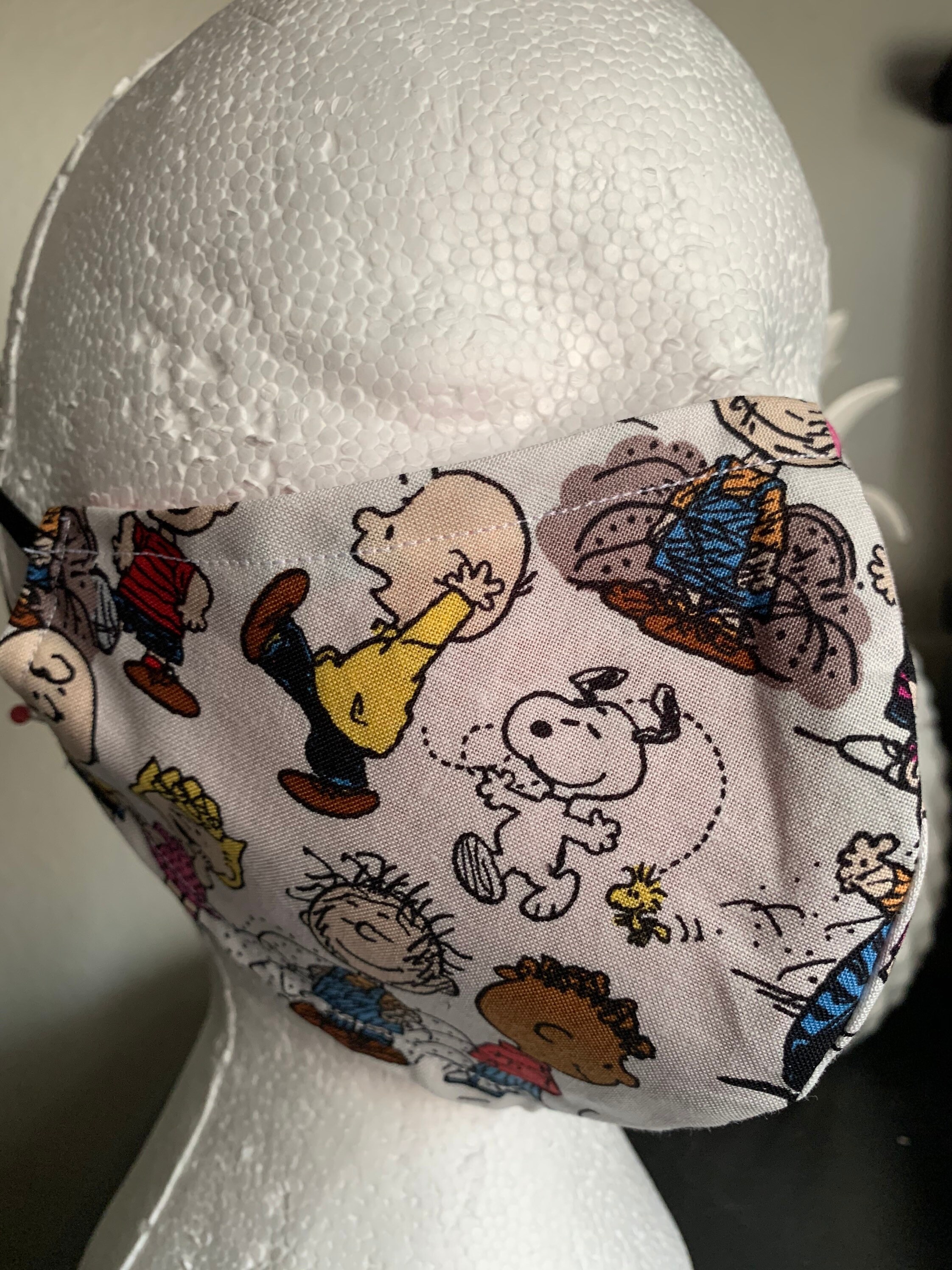 Peanuts Linus Mask The Peanuts, Snoopy, Charlie Brown, Lucy, Linus With Red Reversible ...