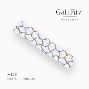 Pode incluir: Um padrão de pulseira de contas em formato PDF para download digital com um design geométrico que apresenta contas marrons, verdes e brancas. O padrão é intitulado "GalaFitz Patterns".