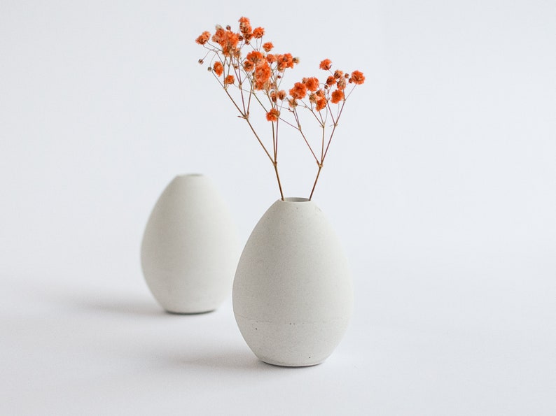 EGG mini vase made of concrete image 1