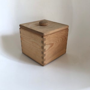 Caja de madera de paja Lapin