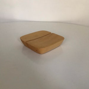 Plato cargador de madera Ilkka Suppanen Sony