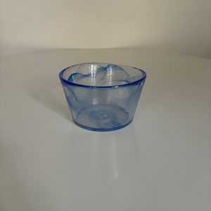 Ulrica Hydman-Vallien Mine Blaue große Glas Schüssel Kosta Boda