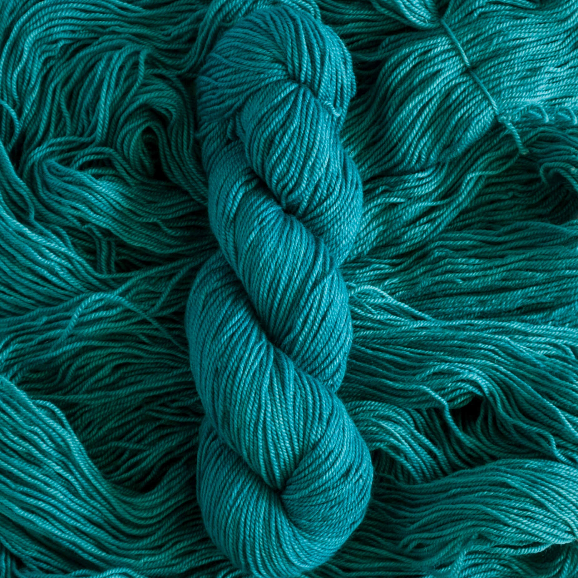 Robin Dk Horizon Hand Dyed 100 Bfl Wool Yarn 250 Yards 115 Grams 3 Ply Non Superwash Robin Dk Horizon Hand Dyed 100 Bfl Wool Yarn 250 Yards 115 Grams 3 Ply Non Superwash