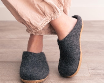 Pantoufles en laine pour femmes | Chaussures d'intérieur confortables en laine mérinos | Pantoufles en feutre faites main | Semelle en caoutchouc antidérapante ou en cuir | Chaussures d'intérieur chaudes et naturelles