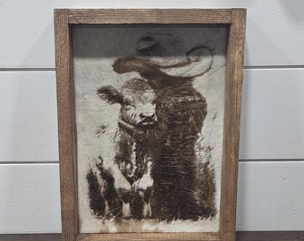 Cuadro auténtico de piel de vaca con marco de madera.