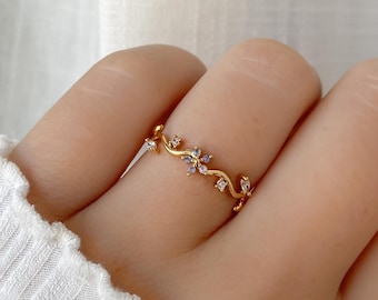 Fiorella Vine Ring, Blumenring, Blumenring, Freundschaftsring, Blattring, Schichtring für sie Geschenk, niedlicher Ring, Blüte Ring
