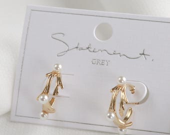 JANE Hoop Earrings, Twig Pearl Hoop Earrings, Branch Earrings Nature Wedding Jewelry, Vine Earrings, Gold Pearl Earrings, Leaf Earrings