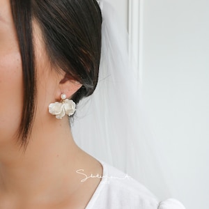 Poppy Petal Earrings, Pearl Flower Petal Drop Earrings, Wedding Flower Earrings, White Flower Petal Earrings, Bridesmaids Earring