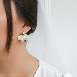 Poppy Petal Earrings, Pearl Flower Petal Drop Earrings, Wedding Flower Earrings, White Flower Petal Earrings, Bridesmaids Earring