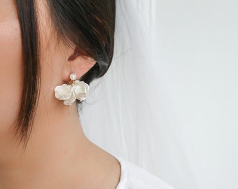 Poppy Petal Earrings, Pearl Flower Petal Drop Earrings, Wedding Flower Earrings, White Flower Petal Earrings, Bridesmaids Earring