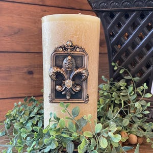 Vintage Style Framed Medallion Candle Pin