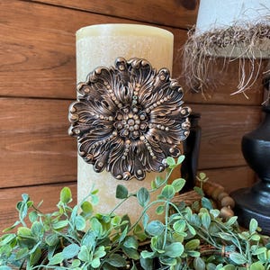 Baroque Style Medallion Candle Pin