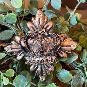 Crown Medallion Candle Pin