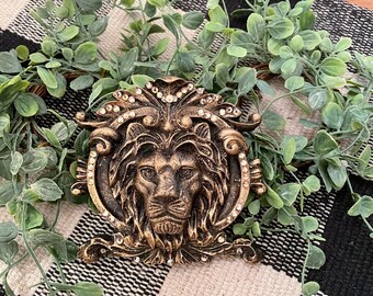 Lion Head Candle Pin