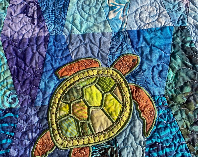 Vibrant Turtle Patchwork Quilted Table Runner GFTOHD6617