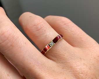 Vintage 18 K yellow gold and red enamel Ribbon Ring featuring a diamond