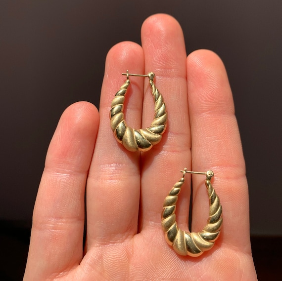Vintage 14k Gold Scallop Hoops