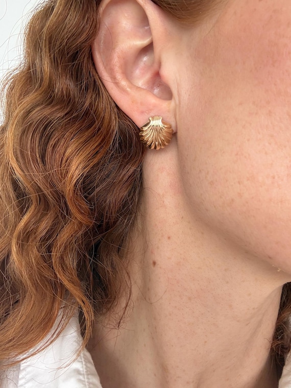 14k Solid Gold Seashell Stud Earrings - image 3