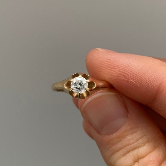 Vintage 14k Yellow Gold Solitaire Diamond ring fe… - image 3