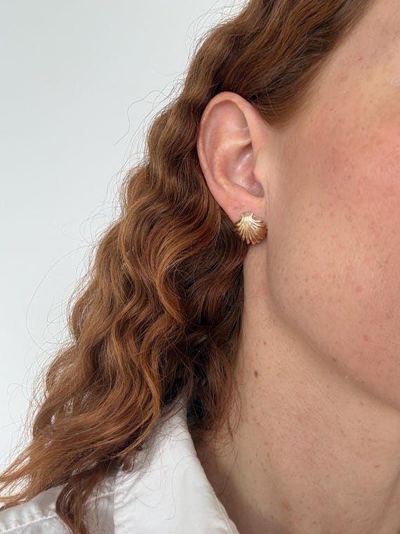 14k Solid Gold Seashell Stud Earrings - image 4