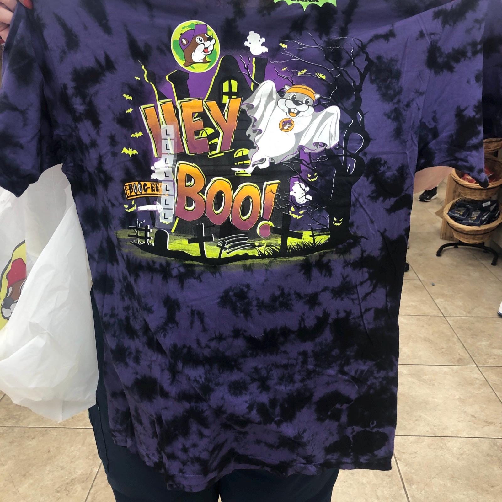 Bucee’s Large Halloween Shirt