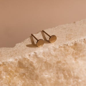 Flat Round Stud Earrings - 14k Gold Filled