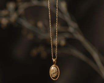 Collar con urna ovalada para cenizas con diseño de nomeolvides