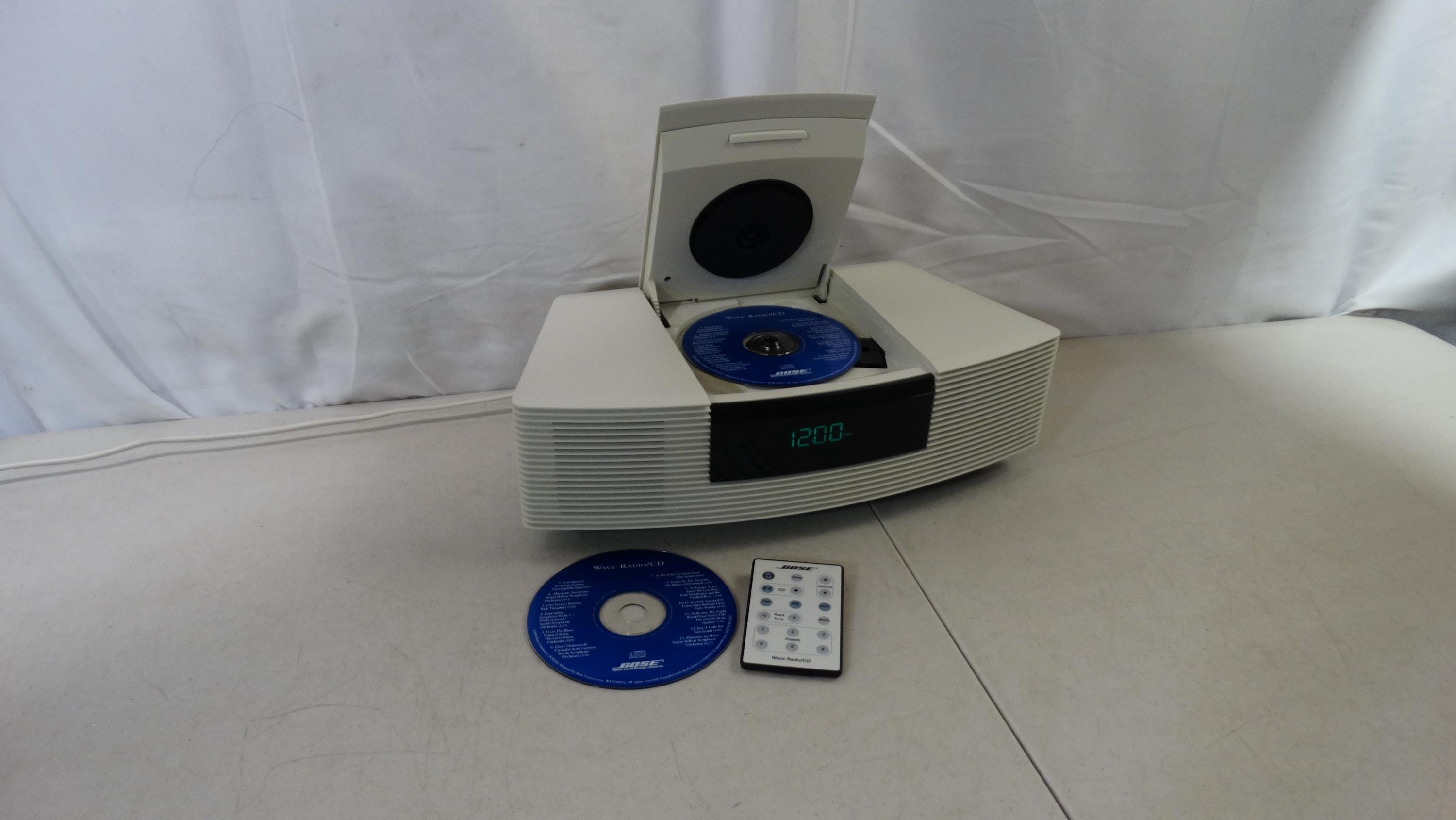 【美品】Bose Wave Radio/CD ウェーブラジオ/CD ホワイト Amazon.com: Bose Wave Radio/cd Player White in Color
