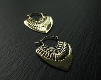 Arrowhead Brass Hoop Earrings . Gold Chunky Hoops . Spearhead Pointy Earrings . Exotic Tribal Jewelry . Handstamped Artisan Jewelry