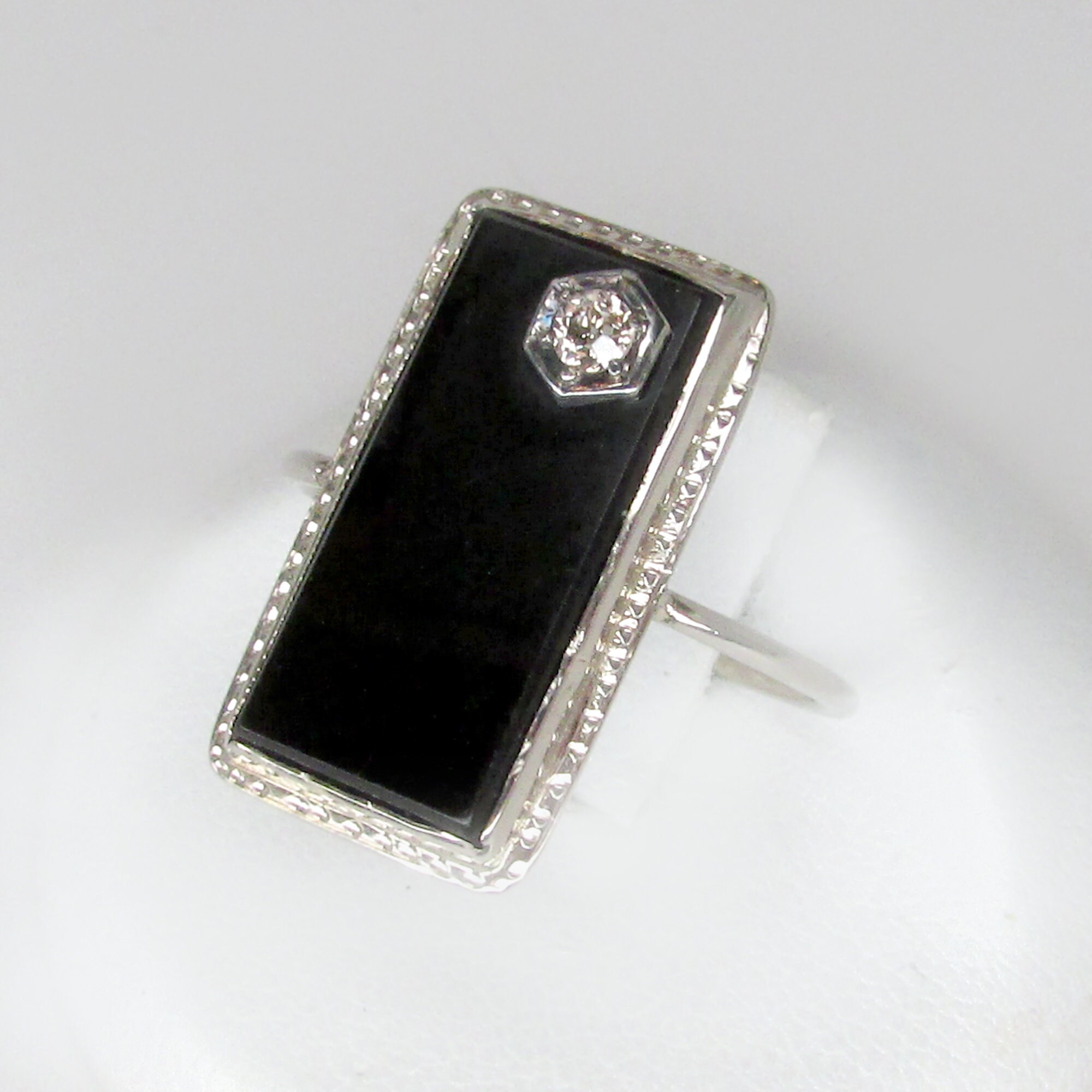 Size 8 25 Ring Onyx Solitaire Ring Black Stone Ring White Gold Onyx Ring Vintage Onyx Ring Onyx Ring White Gold Ring Black Onyx Ring Rings Jewelry