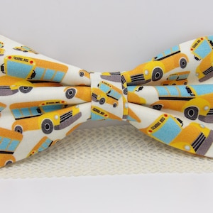 School Bus Bow tie, Yellow School Buses on Cream, Pre-tied Bow tie, Bus Driver Gift, Bow ties for Men, Boys Bow tie, Girls Hair Bow