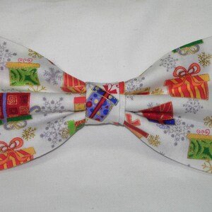 Christmas Bow Tie | Christmas Presents on White | Pre-tied Bow tie | Christmas Party | Bow ties for Men | Boys bow tie | Girls Hair Bow